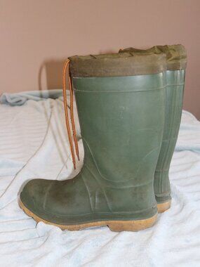 Women's Size 8 hunting/outdoor boots.